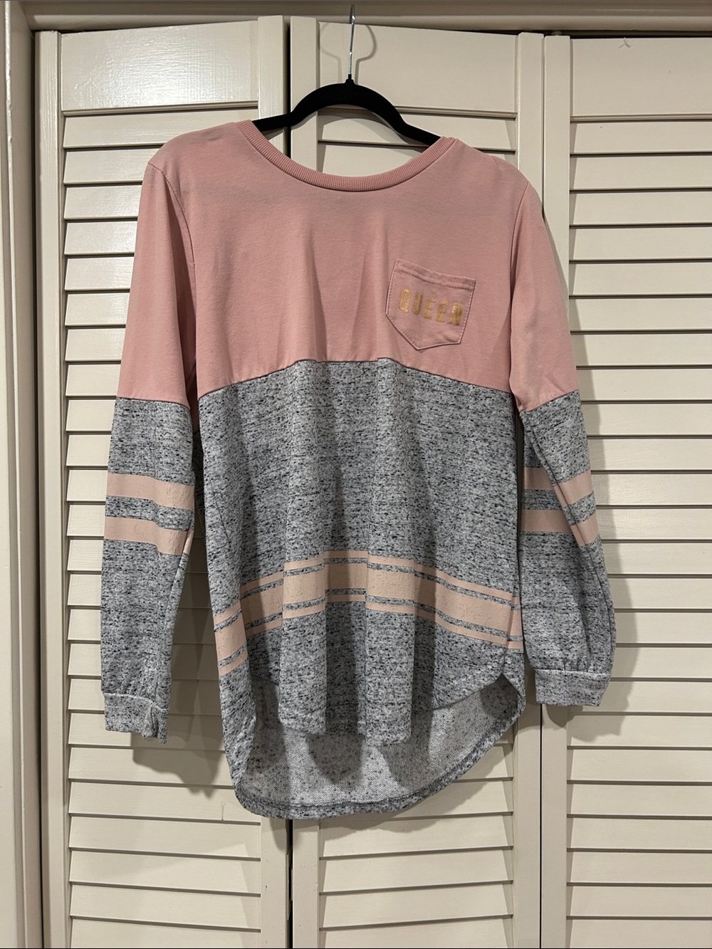 Rue21 Pink and Gray “Queen” Long Sleeve Tee Size L